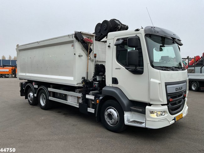 DAF  FAN LF 220 Euro 6 Hiab 11 Tonmeter laadkraan Just 166.649 Km! (2)