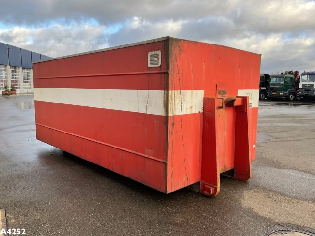 Leebur gesloten container met Laadklep   (2)