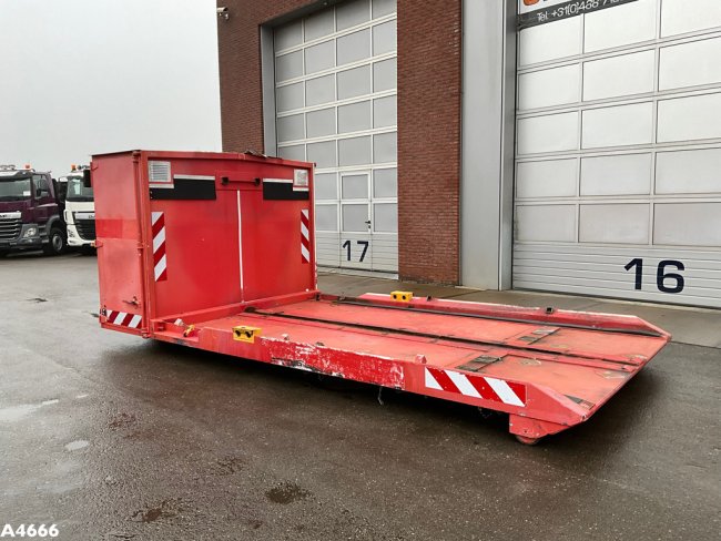 Flatcontainer met opbergruimte   (1)