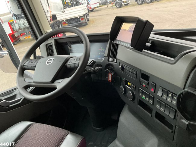 Volvo  FM 420 8x2 Hiab 25 Tonmeter laadkraan + Welvaarts weighing system (15)