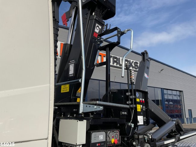 Volvo  FM 460 8x2 Hiab 25 Tonmeter laadkraan (10)