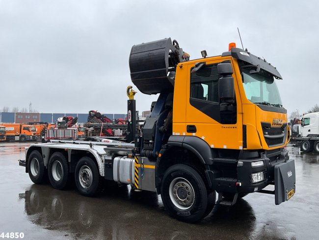 Iveco  Trakker AD380T41W 8x6 Euro 6 HMF 19 Tonmeter Z-kraan (4)