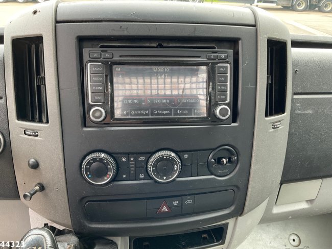 Volkswagen  Crafter 35 2.5 TDI (7)
