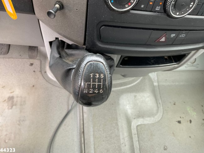 Volkswagen  Crafter 35 2.5 TDI (8)