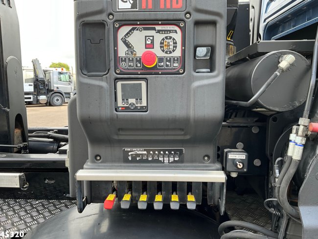 MAN  TGS 35.500 8x4 Euro 6 Hiab 30 Tonmeter laadkraan Just 164.946 km! (9)
