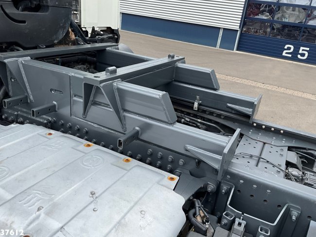 DAF  FAN CF 330 Euro 6 Chassis cabine met kraanponton! Just 102.023 km! (8)