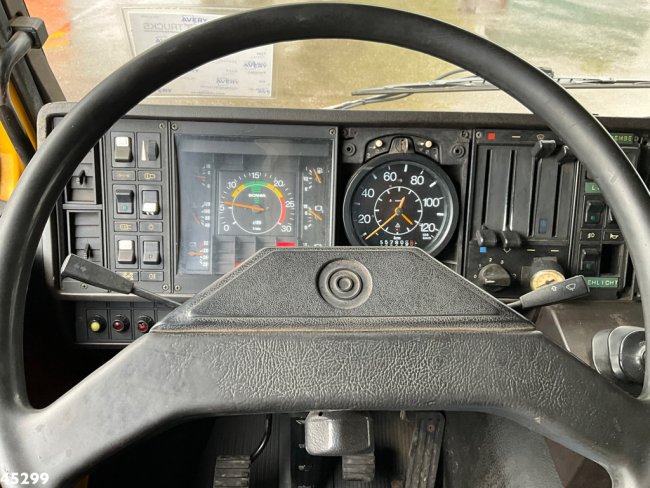 Scania  P 113H 6x4 Manual Tischer Abschlepp (18)