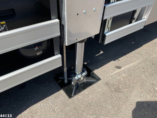 Volvo  FM 420 8x2 Hiab 25 Tonmeter laadkraan Welvaarts laadkraan weegsysteem (11)