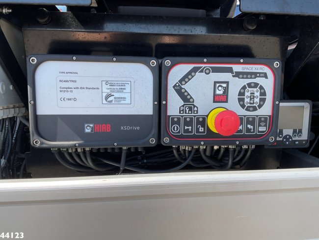 Volvo  FM 420 8x2 Hiab 25 Tonmeter laadkraan Welvaarts laadkraan weegsysteem (13)