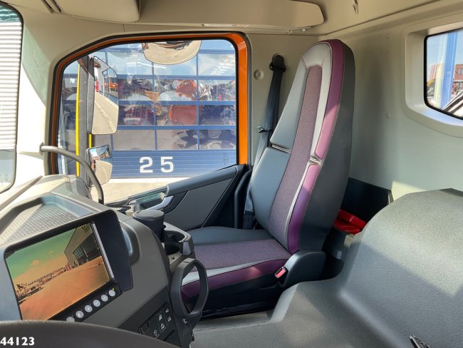 Volvo  FM 420 8x2 Hiab 25 Tonmeter laadkraan Welvaarts laadkraan weegsysteem (16)