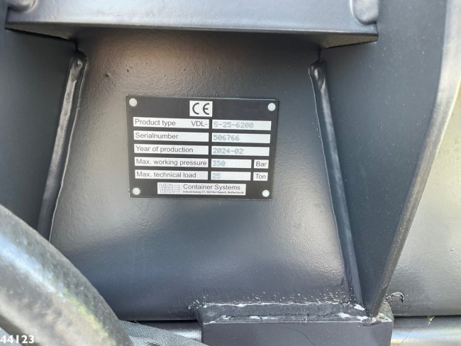 Volvo  FM 420 8x2 Hiab 25 Tonmeter laadkraan Welvaarts laadkraan weegsysteem (26)