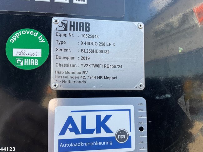 Volvo  FM 420 8x2 Hiab 25 Tonmeter laadkraan Welvaarts laadkraan weegsysteem (27)