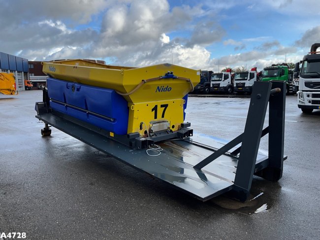 NIDO  STRATOS 5m³ zoutstrooier (3)