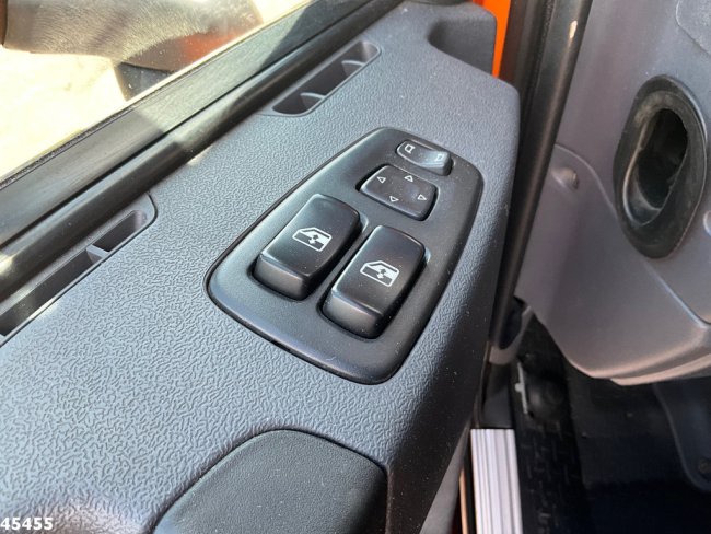 Scania  P 280 6x2 Chassis Cabine with PTO Just 218.646 km! (13)