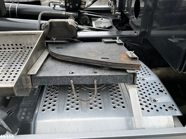 Mercedes-Benz  Arocs 3540 8x4 Euro 6 HMF 19 Tonmeter Z-kraan Just 118.906 Km! (9)