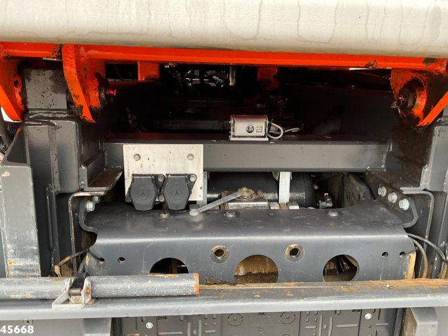 Mercedes-Benz  Axor 1833 4x4 Schörling SORF Schienenreinigungs/Railway sweeper Just 38.680 Km! (12)