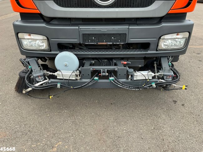 Mercedes-Benz  Axor 1833 4x4 Schörling SORF Schienenreinigungs/Railway sweeper Just 38.680 Km! (13)