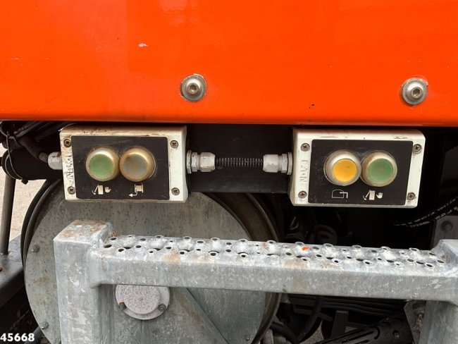 Mercedes-Benz  Axor 1833 4x4 Schörling SORF Schienenreinigungs/Railway sweeper Just 38.680 Km! (16)