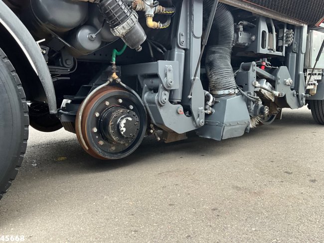Mercedes-Benz  Axor 1833 4x4 Schörling SORF Schienenreinigungs/Railway sweeper Just 38.680 Km! (23)