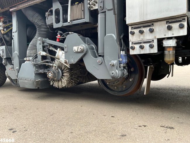 Mercedes-Benz  Axor 1833 4x4 Schörling SORF Schienenreinigungs/Railway sweeper Just 38.680 Km! (24)