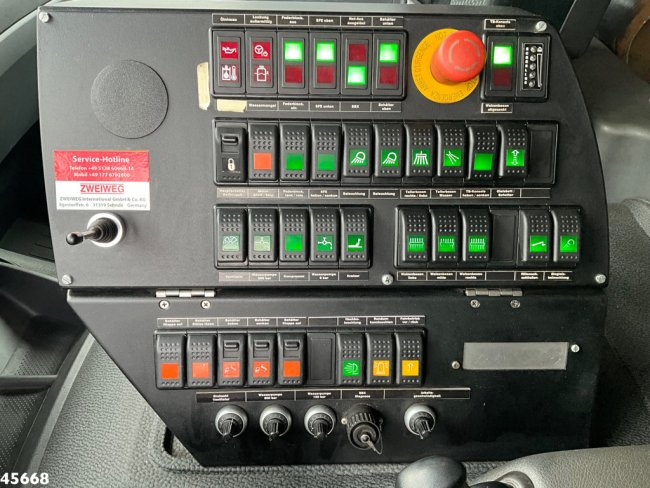 Mercedes-Benz  Axor 1833 4x4 Schörling SORF Schienenreinigungs/Railway sweeper Just 38.680 Km! (29)