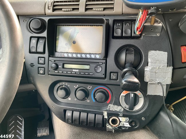 DAF  FAX 85 CF 360 8x2 Euro 5 Hiab 16 Tonmeter laadkraan (14)