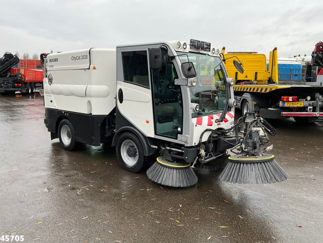 Bucher  Citycat 2020 with 3-rd brush (3)