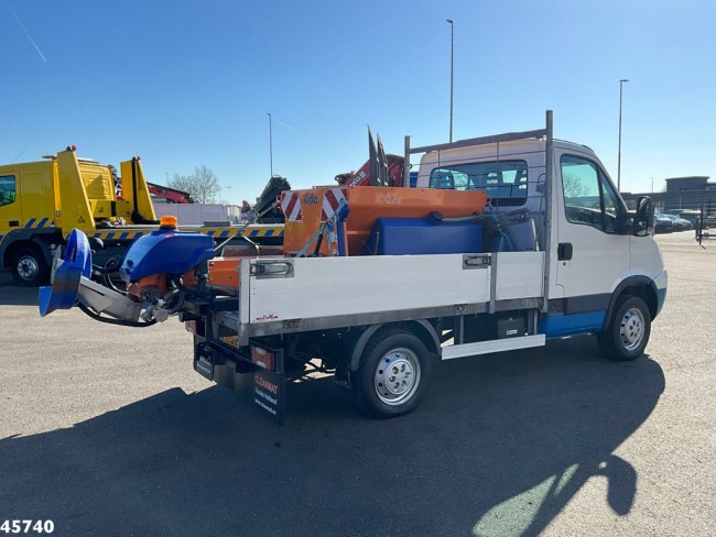 Iveco  Daily 35S12 300 met Nido zoutstrooier Just 88.053 km! (3)