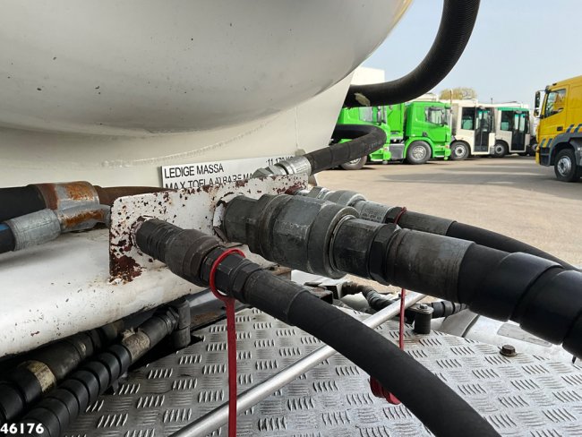 MAN  TGX 18.400 ADR trekker + Burg met Bekker LaGram Vacuüm ADR opbouw 30m³ (14)