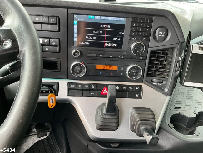 Mercedes-Benz  Arocs 3251 8x4 Euro 6 Retarder HMF 85 Tonmeter laadkraan Fly-Jib (14)