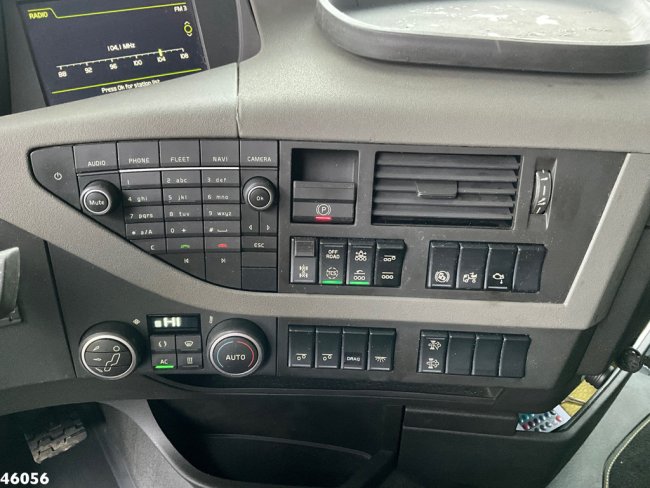 Volvo  FH 16.550 8x4 Euro 6 Fassi 42 Tonmeter laadkraan + Fly-Jib Just 236.666 km! (15)