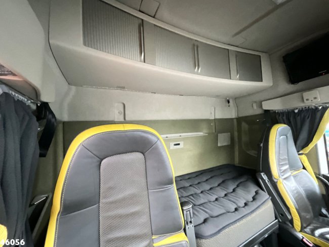 Volvo  FH 16.550 8x4 Euro 6 Fassi 42 Tonmeter laadkraan + Fly-Jib Just 236.666 km! (18)