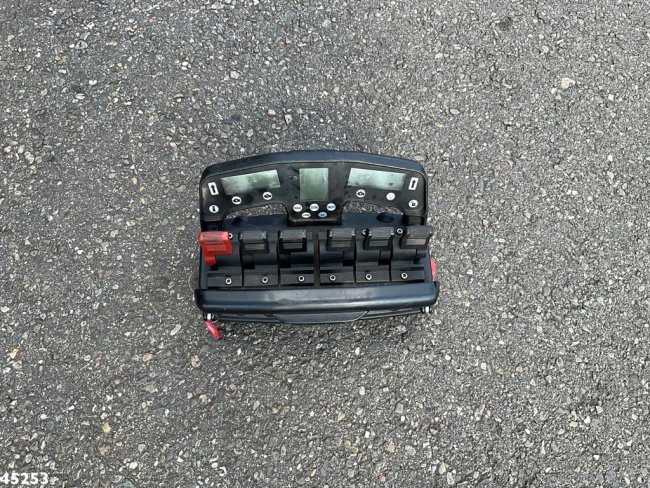 Mercedes-Benz  Arocs 3253 8x4 Hiab 105 Tonmeter laadkraan (12)