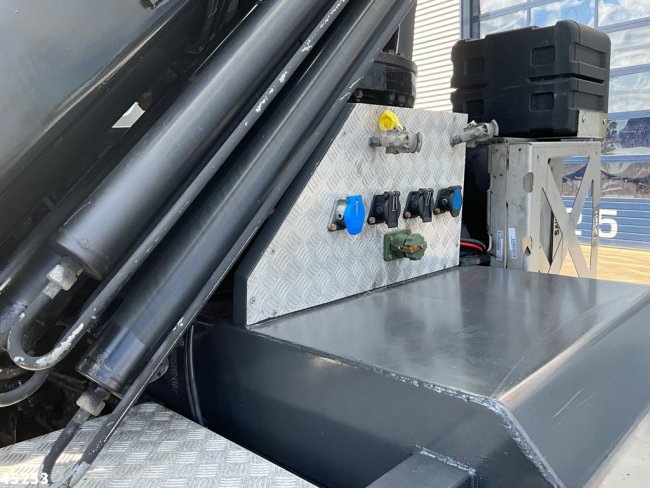 Mercedes-Benz  Arocs 3253 8x4 Hiab 105 Tonmeter laadkraan (14)