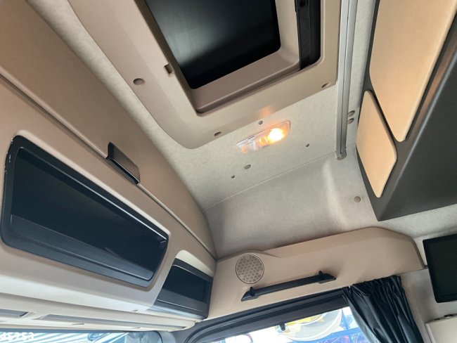 Mercedes-Benz  Arocs 3253 8x4 Hiab 105 Tonmeter laadkraan (23)