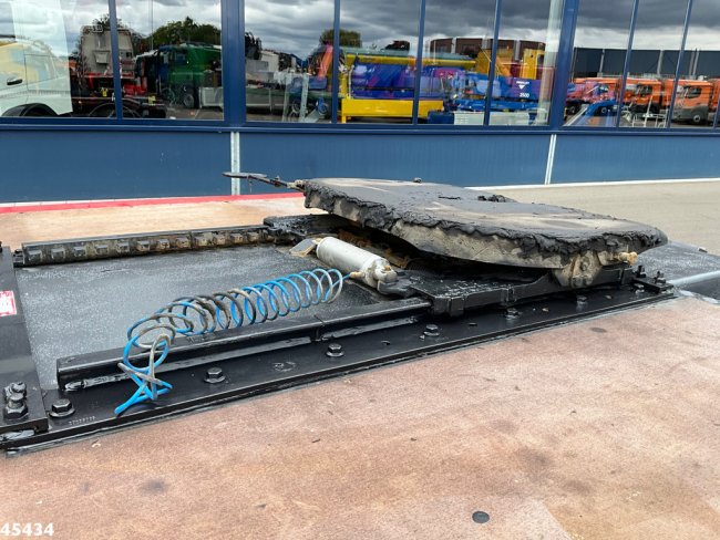 Mercedes-Benz  Arocs 3251 8x4 Euro 6 Retarder HMF 85 Tonmeter laadkraan Fly-Jib (7)