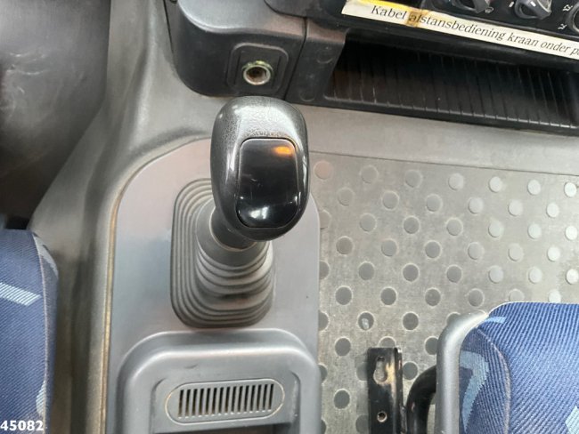 Iveco  Trakker 260T41 Euro 5 6x4 Full Steel Palfinger 36 Tm laadkraan Just 133.291 km! (16)