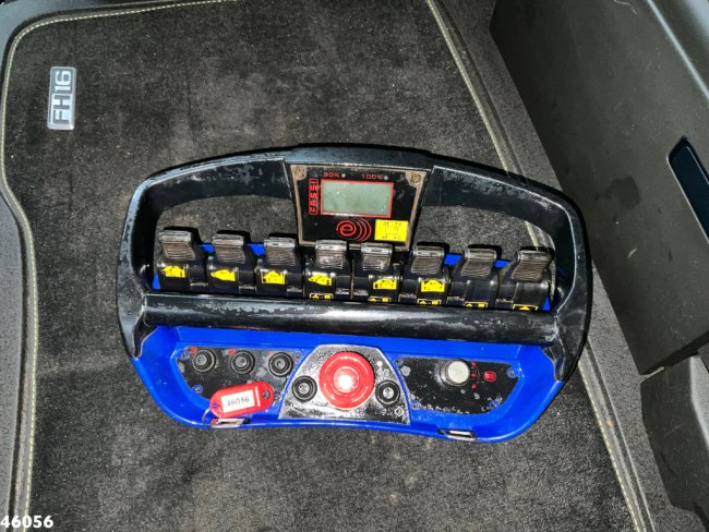 Volvo  FH 16.550 8x4 Euro 6 Fassi 42 Tonmeter laadkraan + Fly-Jib Just 236.666 km! (11)