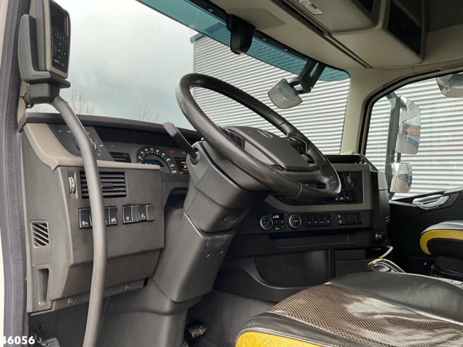 Volvo  FH 16.550 8x4 Euro 6 Fassi 42 Tonmeter laadkraan + Fly-Jib Just 236.666 km! (14)