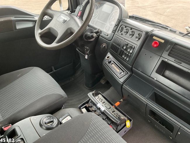 MAN  TGM 13.290 4x4 Hiab 9 Tonmeter laadkraan Just 222.472 km! (12)