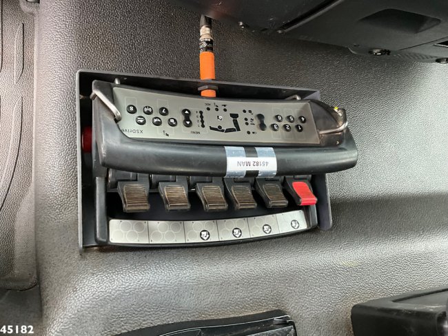 MAN  TGM 13.290 4x4 Hiab 9 Tonmeter laadkraan Just 222.472 km! (20)