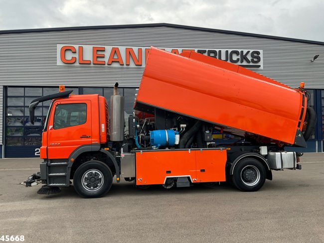 Mercedes-Benz  Axor 1833 4x4 Schörling SORF Schienenreinigungs/Railway sweeper Just 38.680 Km! (1)