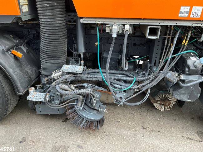 Mercedes-Benz  Actros 1829 4x4 Bucher Cityfant 60 Links en rechts vegend (10)