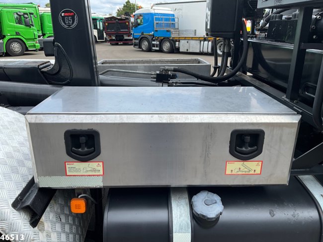 MAN  TGS 35.400 8x4 Euro 6 Hiab 18 Tonmeter laadkraan Just 142.960 km! (11)