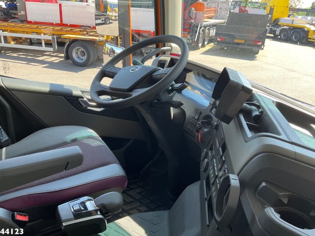Volvo  FM 420 8x2 Hiab 25 Tonmeter laadkraan Welvaarts laadkraan weegsysteem (15)