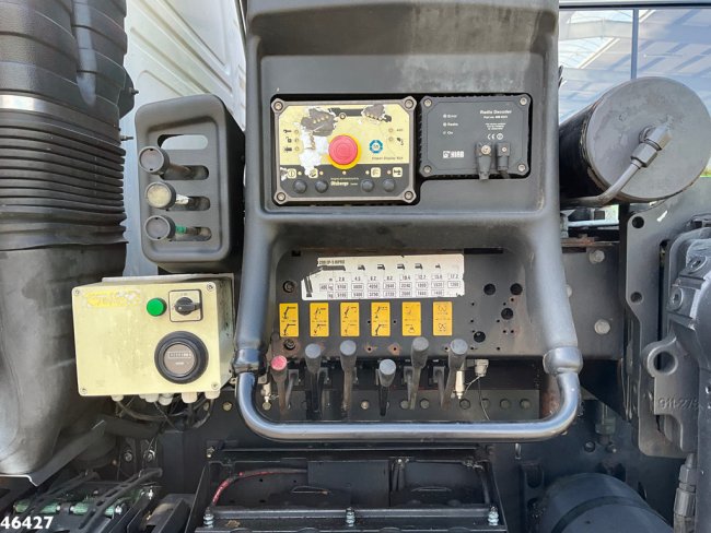 Volvo  FM 480 8x4 Hiab 28 Tonmeter laadkraan (9)