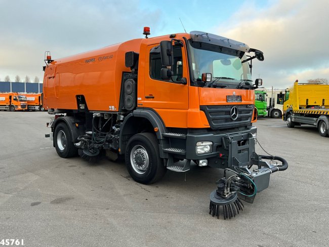 Mercedes-Benz  Actros 1829 4x4 Bucher Cityfant 60 Links en rechts vegend (4)