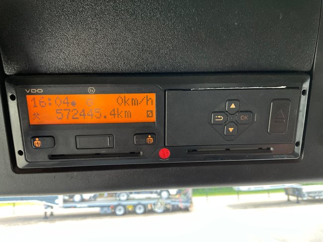 Mercedes-Benz  Arocs 3251 8x4 Euro 6 HMF 26 Tonmeter laadkraan (19)