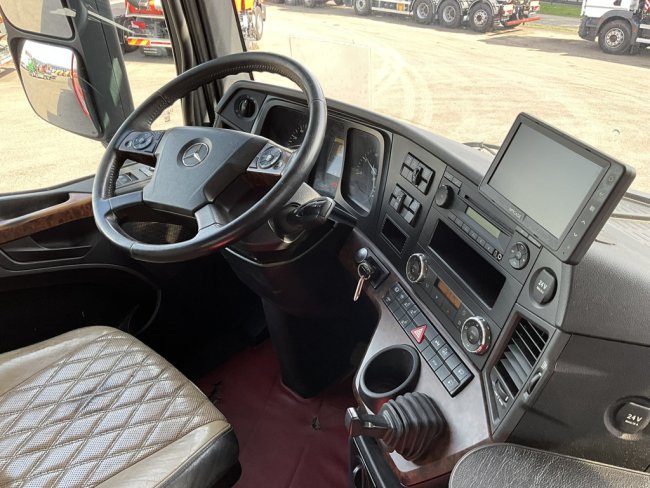 Mercedes-Benz  Arocs 3263 8x4 Euro 6 Hiab 37 Tonmeter laadkraan + Fly-Jib (15)