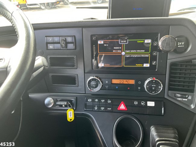 Mercedes-Benz  Arocs 3253 8x4 Hiab 105 Tonmeter laadkraan (19)